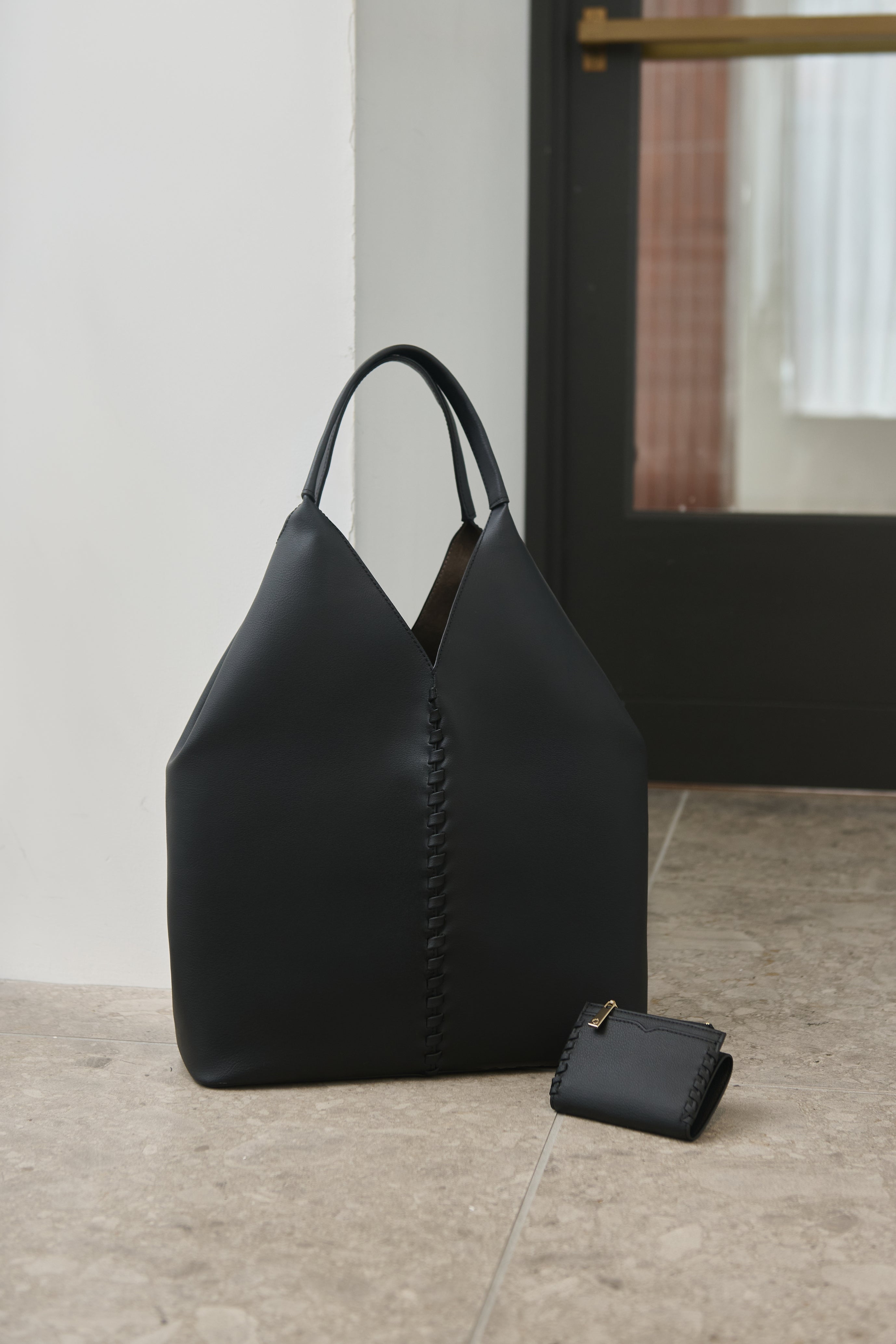 グレープレザー製コンパクトウォレット 「Grape Vine Wallet」 | LOVST