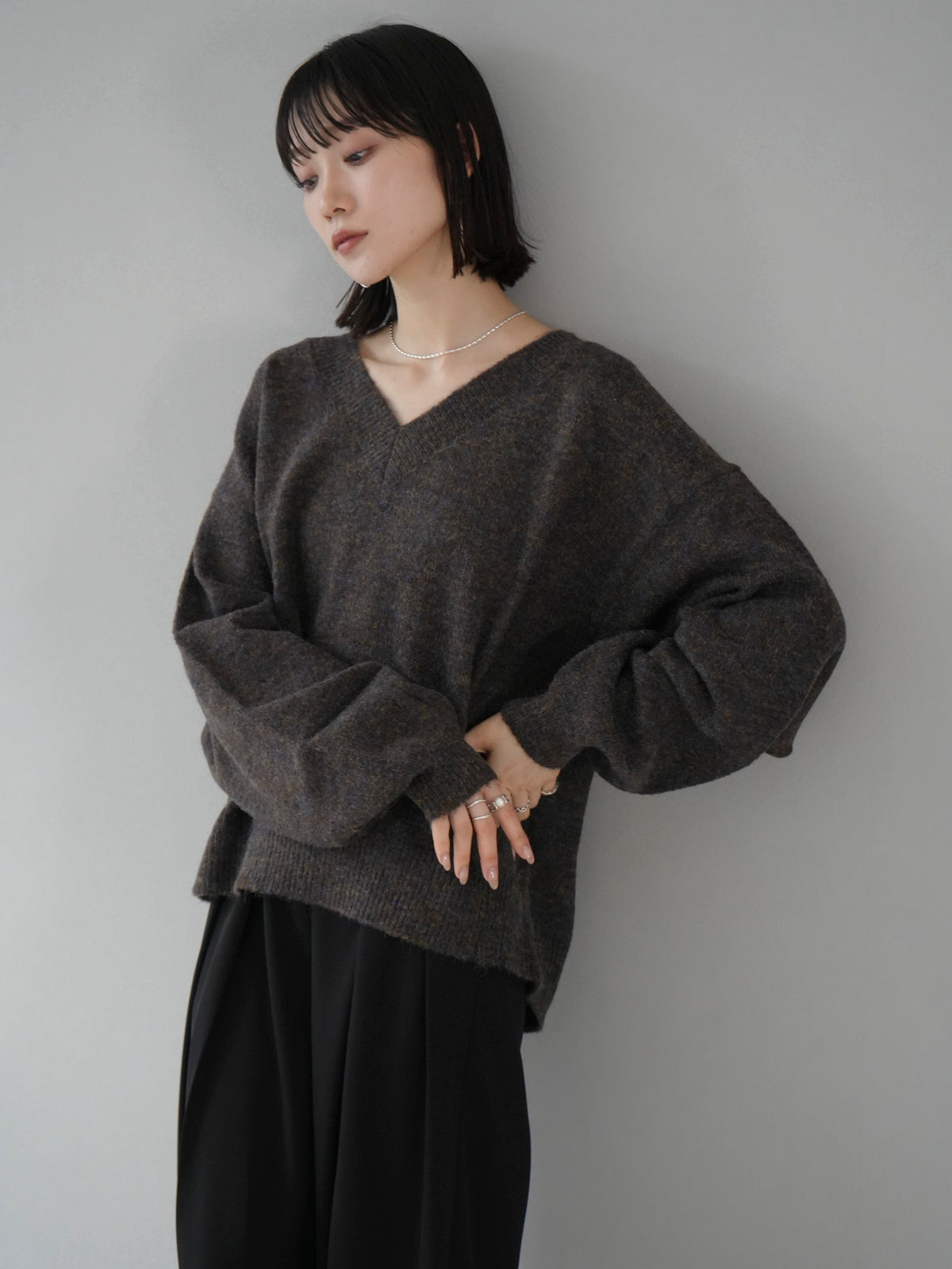 予約]ミックスヤーンメランジVネックニットプルオーバー/ブラウン – Lumier