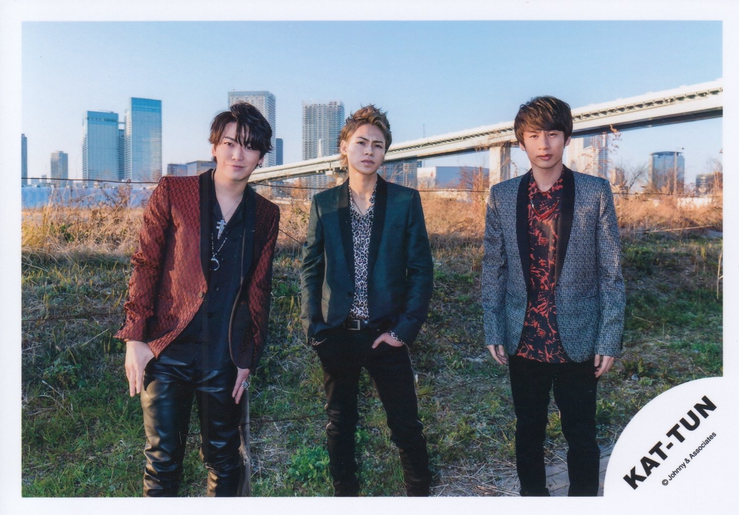 Amazon.co.jp: KAT-TUN 公式生写真 （集合写真）KA00052 : ホビー