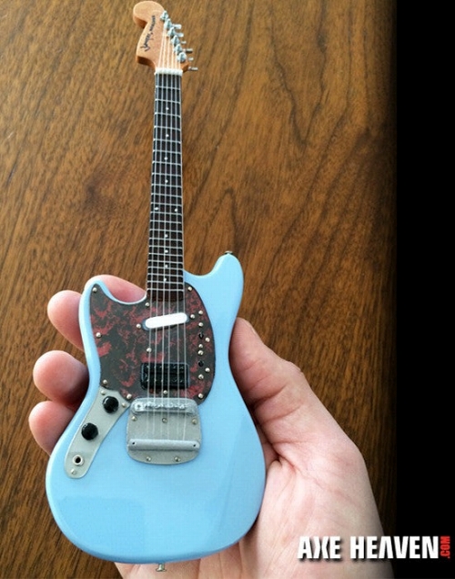 再入荷】ニルヴァーナ カート・コバーン Fender Mustang Sonic Blue 1