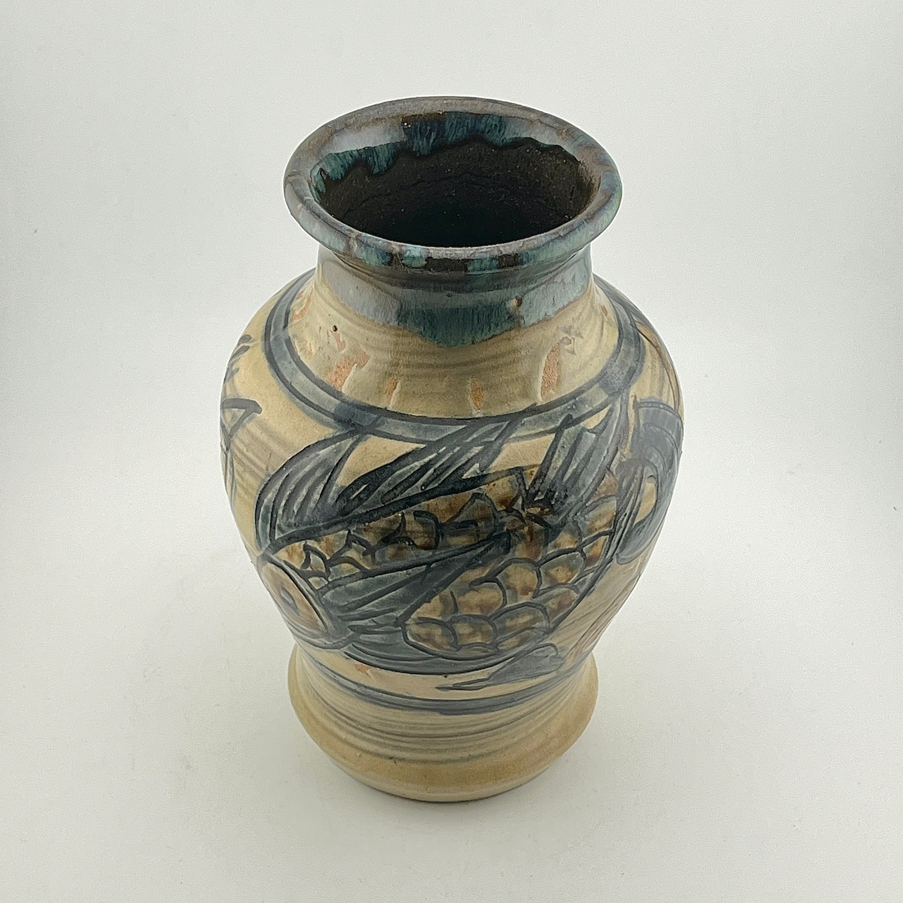 壺屋焼 人間国宝 金城次郎作 海老魚紋壺（花瓶） – 生活民芸 なかむた