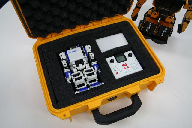 i-SOBOT買うでしょう. タカラトミーの「Omnibot 17μ i-SOBOT」を購入