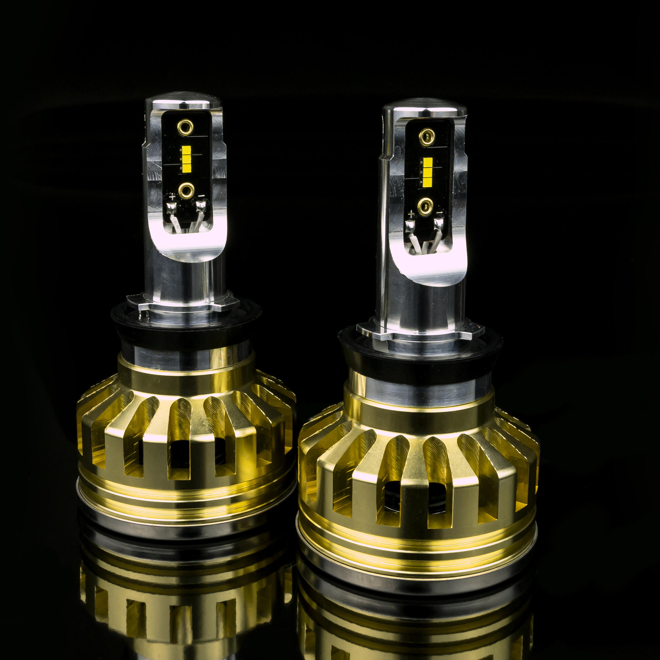 Zeus COUGAR 8 LED コンバージョンキット H8/9/11/16 6000K 【ZC12