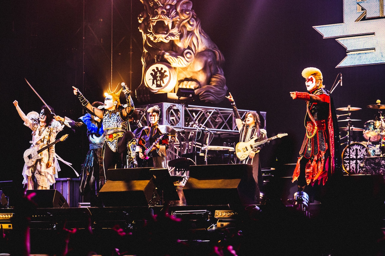 氣志團万博」初日で聖飢魔II、ASKA、トニセン、ももクロらが氣志團と