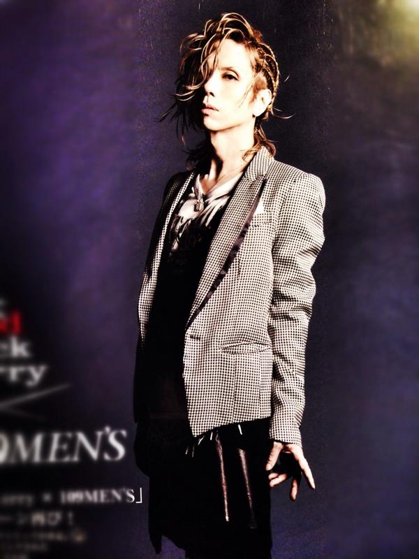 Acid Black Cherryのyasuさんが遂にCIVARIZEを着用