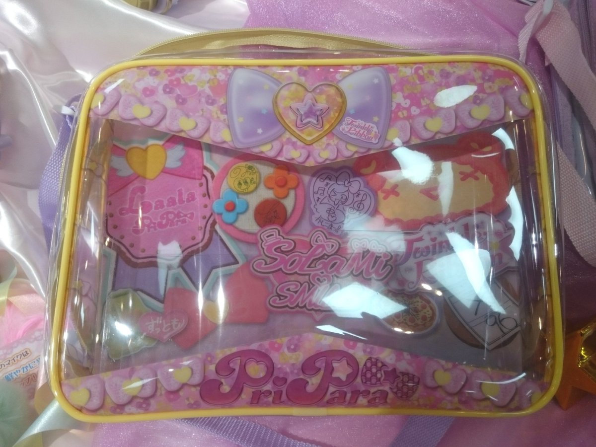 アイドルタイムプリパラ』でらぁらとゆいが使っているのが『プリチケ