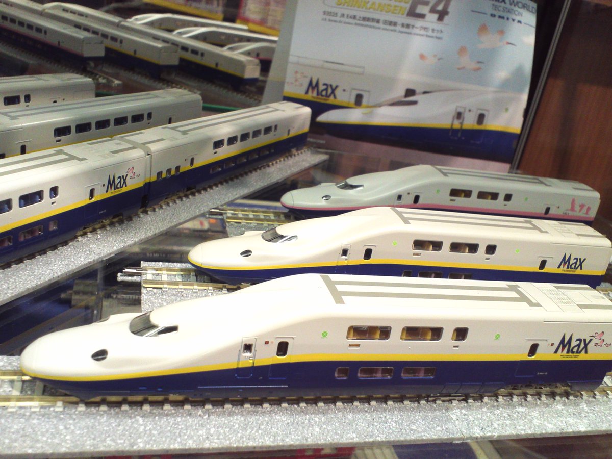 E4系上越新幹線(旧塗装・朱鷺マーク付) 並べてみました^^ 朱鷺マークが