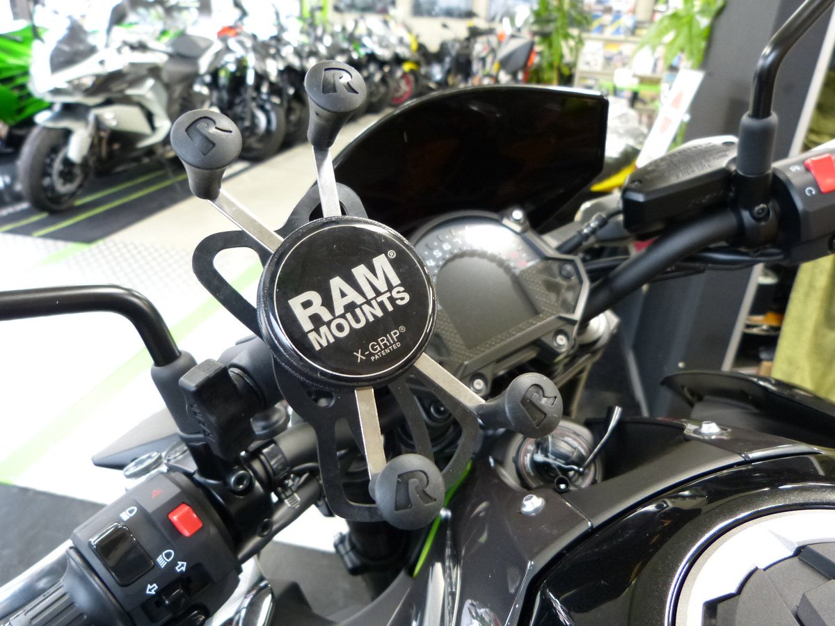 ZX-10RとZ900のRAMマウント取付例です。