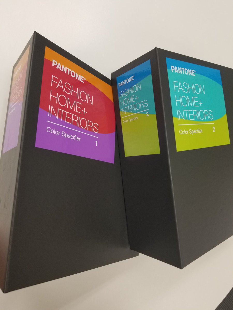 fashion,home+interiorsの紙製の色見本！2021年7月現在は全2,025色収録