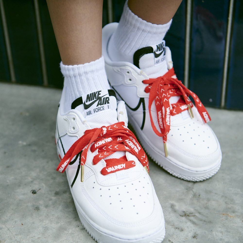 Logo Shoelaces “HINODE” ◯真っ赤な紐にVaundy ロゴがアクセントに