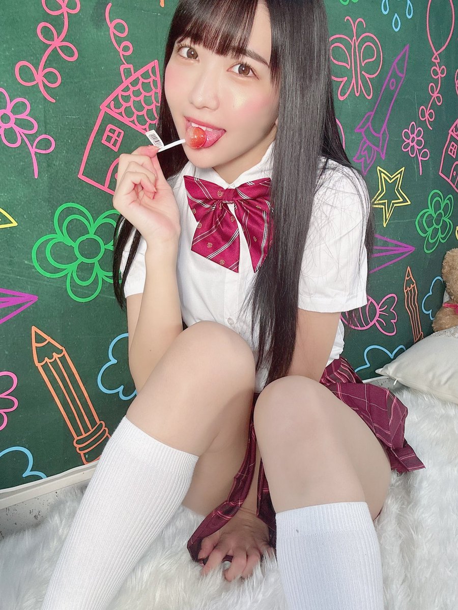 見た目だけでは裏がどんな子だなんて分からないよね👅💜 #学校宿題