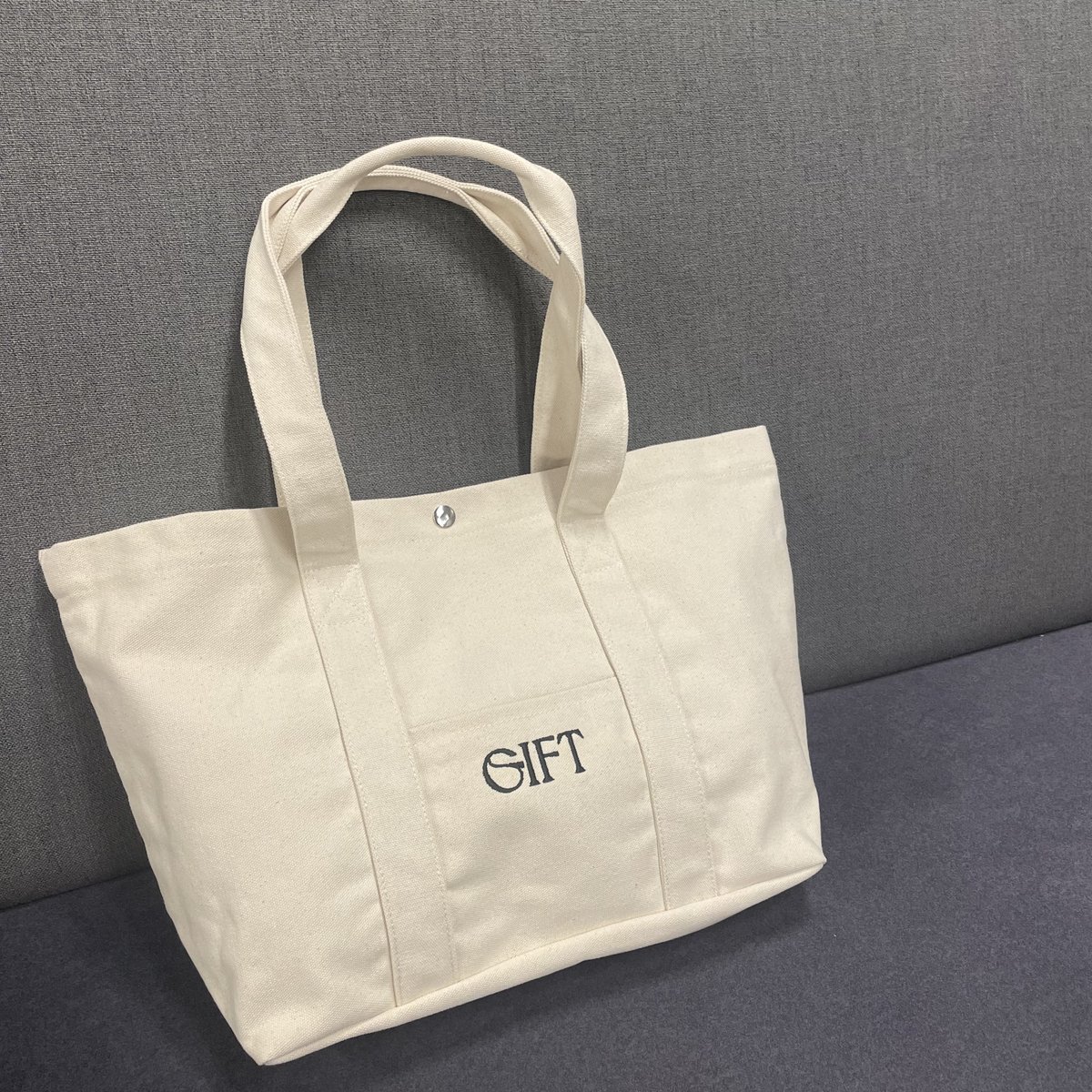 公演オフィシャルグッズ先行通信販売中📣】 👜トートバッグ👜 底マチ