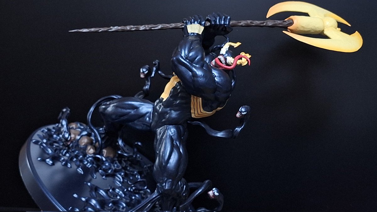 プライズフィギュアのキング・イン・ブラック版ヴェノム。デカいだけ