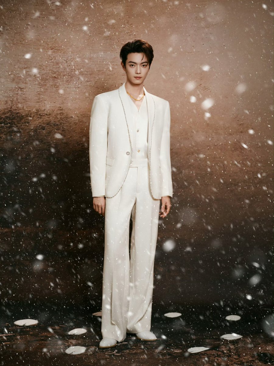 Xu Kai Studio Weibo (2/4) 1.17.26 he is so stunning!! i'm so happy