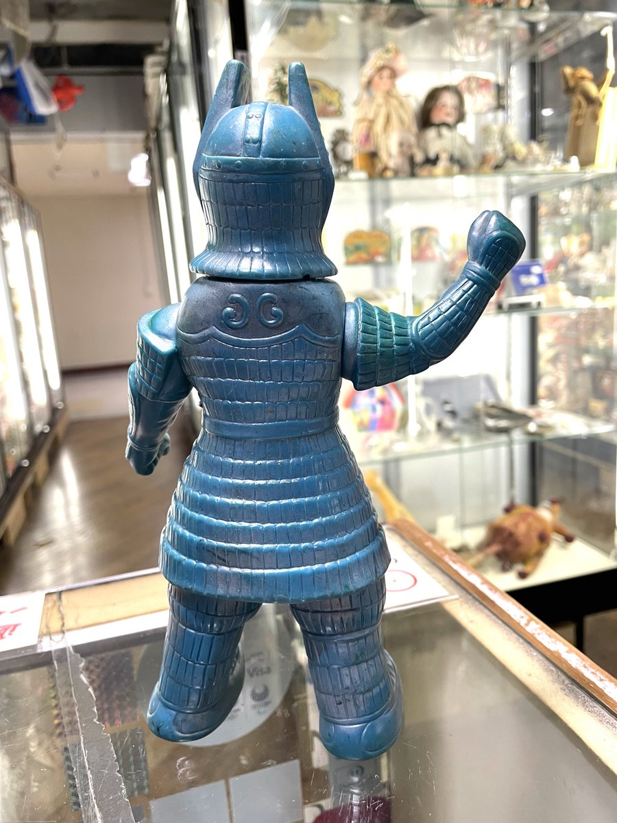 マルサン製大魔神が入荷しております。 首後ろに気泡がございます。 刀