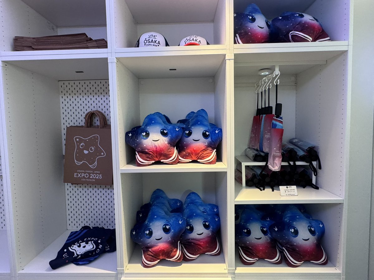 アメリカパビリオンのショップ 行くたびに何か増えている。スパークの