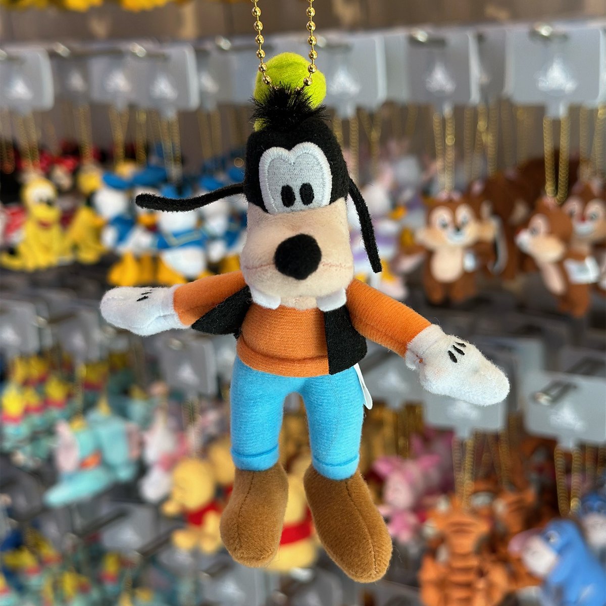 明日(5/25)は #グーフィー の誕生日🎂 #ディズニーストア のグーフィー