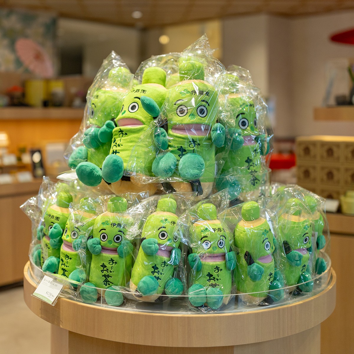 お〜い、今日は『#お〜いお茶ミュージアム』で買えるお土産を紹介し