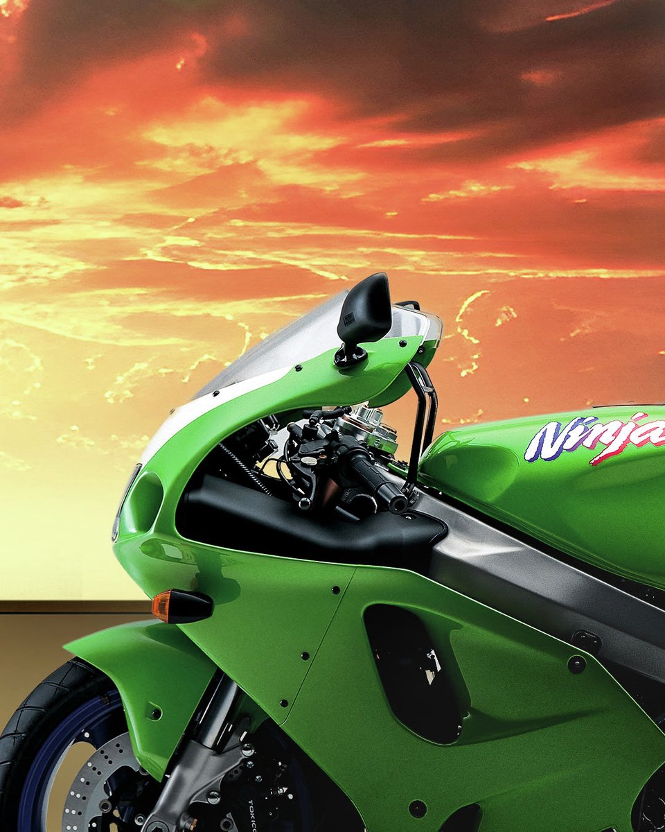 1996年、カワサキはNinja ZX-7Rを発売しました これはレースファン向け