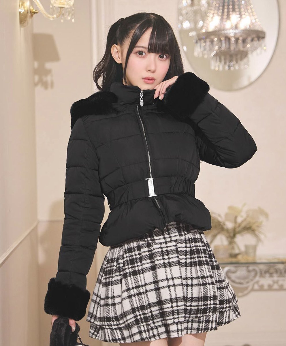 𝐍𝐄𝐖 𝐀𝐑𝐑𝐈𝐕𝐀𝐋 】 今季唯一のショートダウン🐰🖤美脚スカート