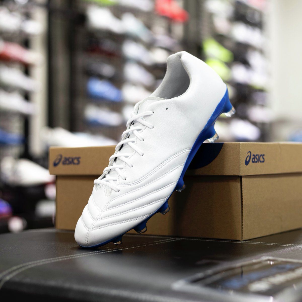 ASICSから不思議なスパイクが👀 新素材”SILKYWRAP”（シルキーラップ