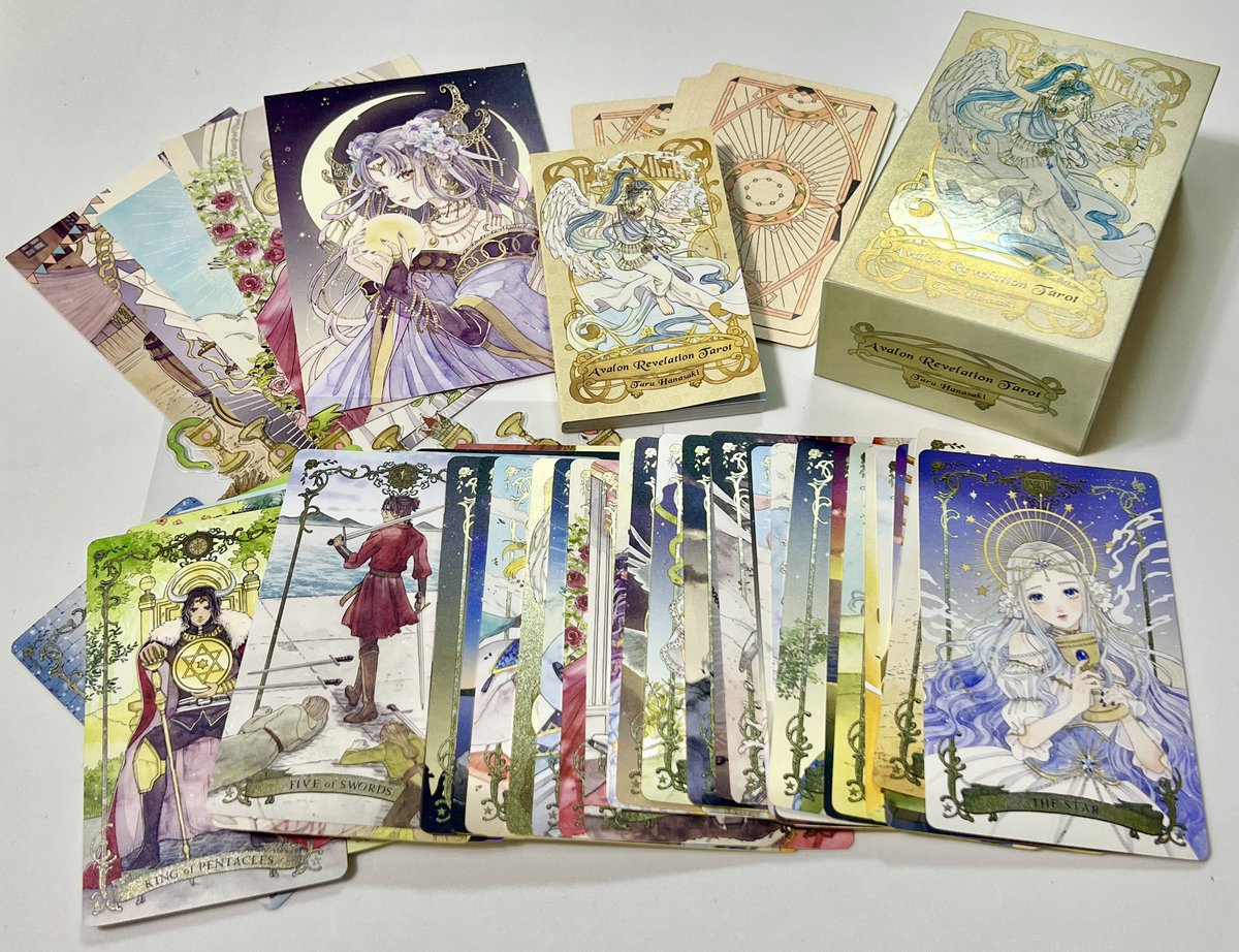 前にクラファンで手に入れた、たるちゃんの素敵タロットカードが日本