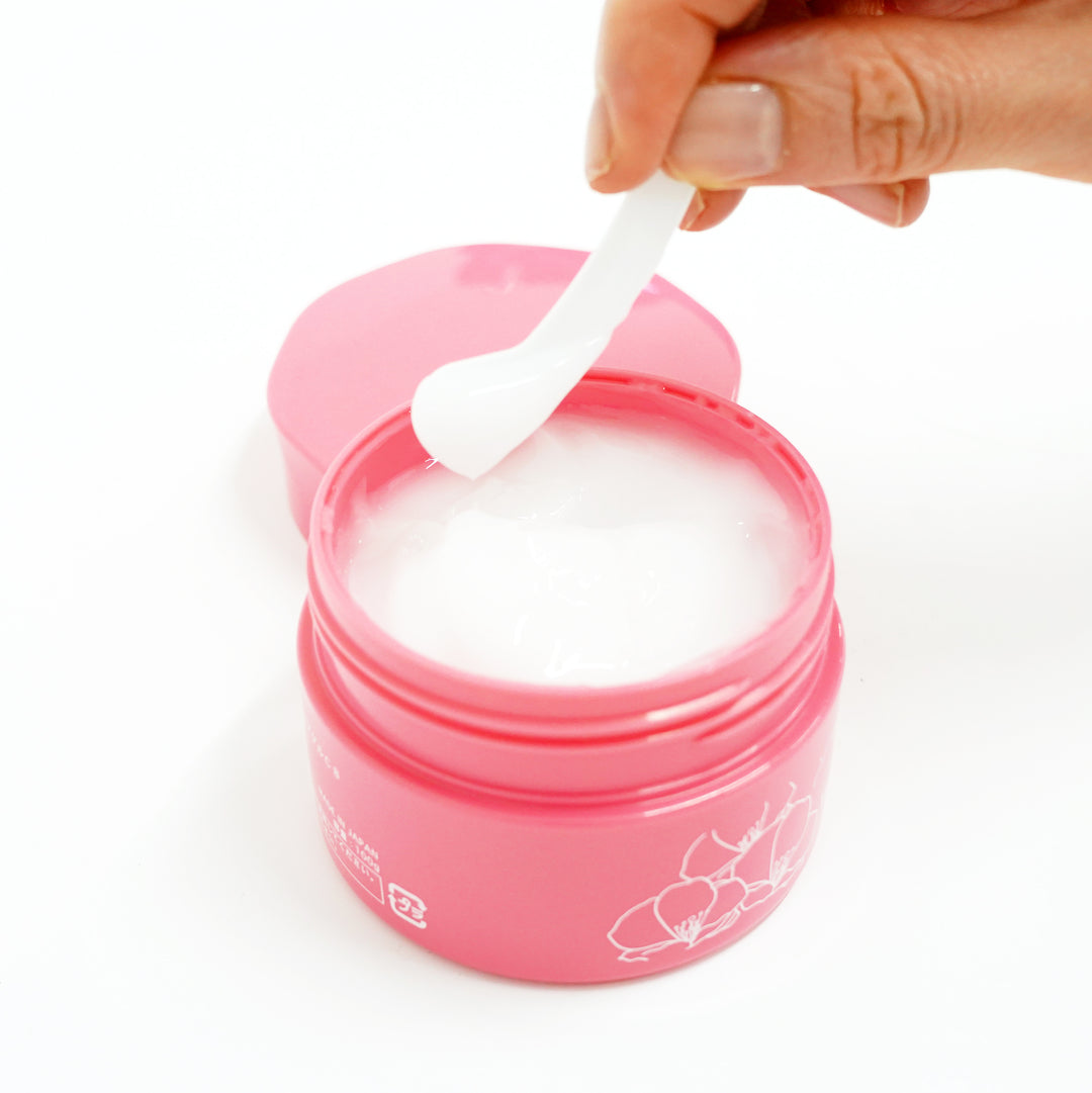 馬油さくらWコラーゲンゲル 100g／お肌のハリと弾力を引き出し