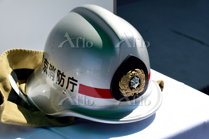 東京都 消防庁 一般隊員用防火帽 [72189433]の写真素材 - アフロ