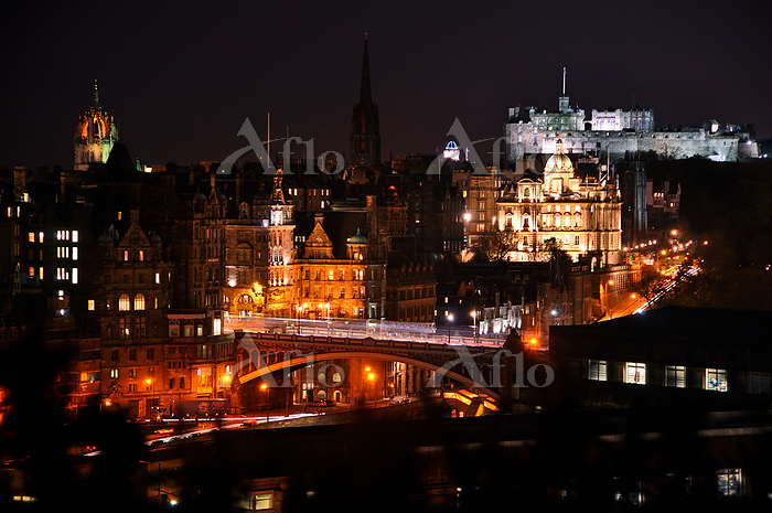 スコットランド エディンバラ カールトンヒルからの夜景 [126559819]の