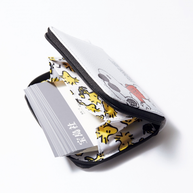 ちょいワル”なスヌーピーがキュート♥100枚入るレザー調カードケース