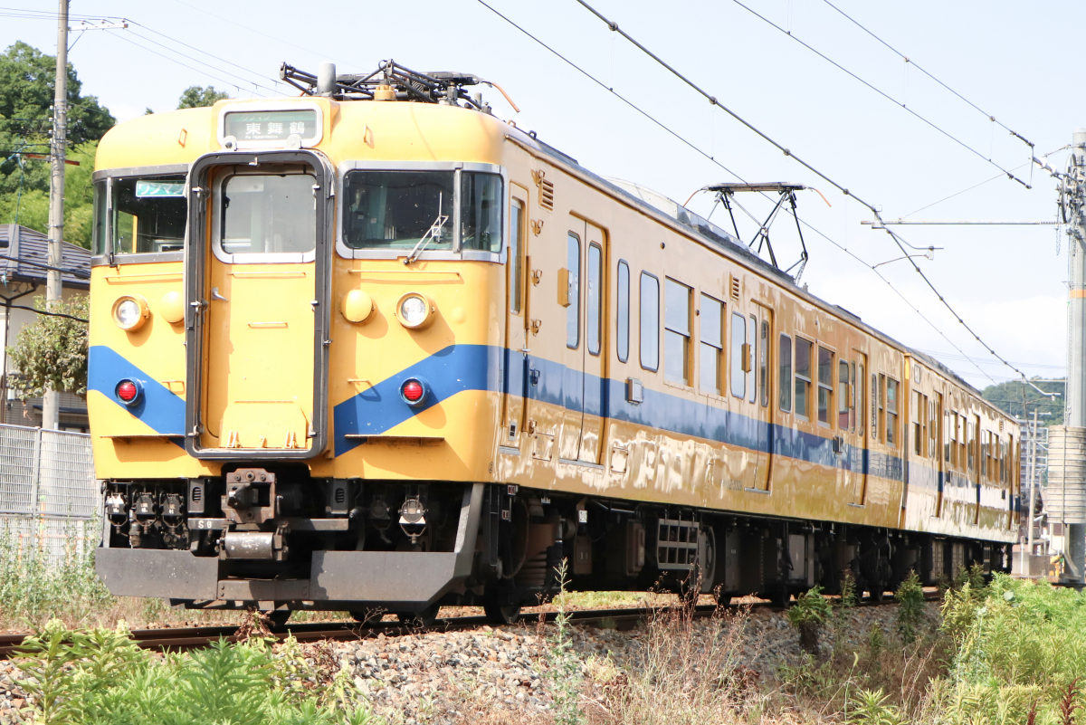 青とクリームの115系「瀬戸内色」、地域色に“塗装戻し”で団臨プラン