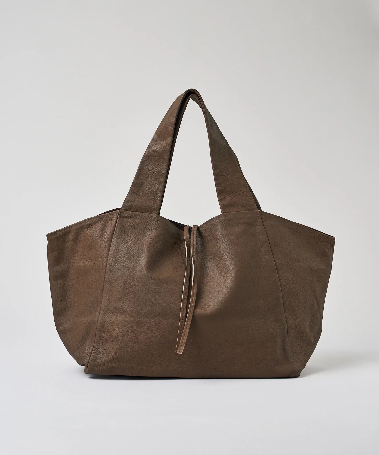 REN】《トートバッグ》軽くて柔らか。収納ポケットが豊富なやぎ革の