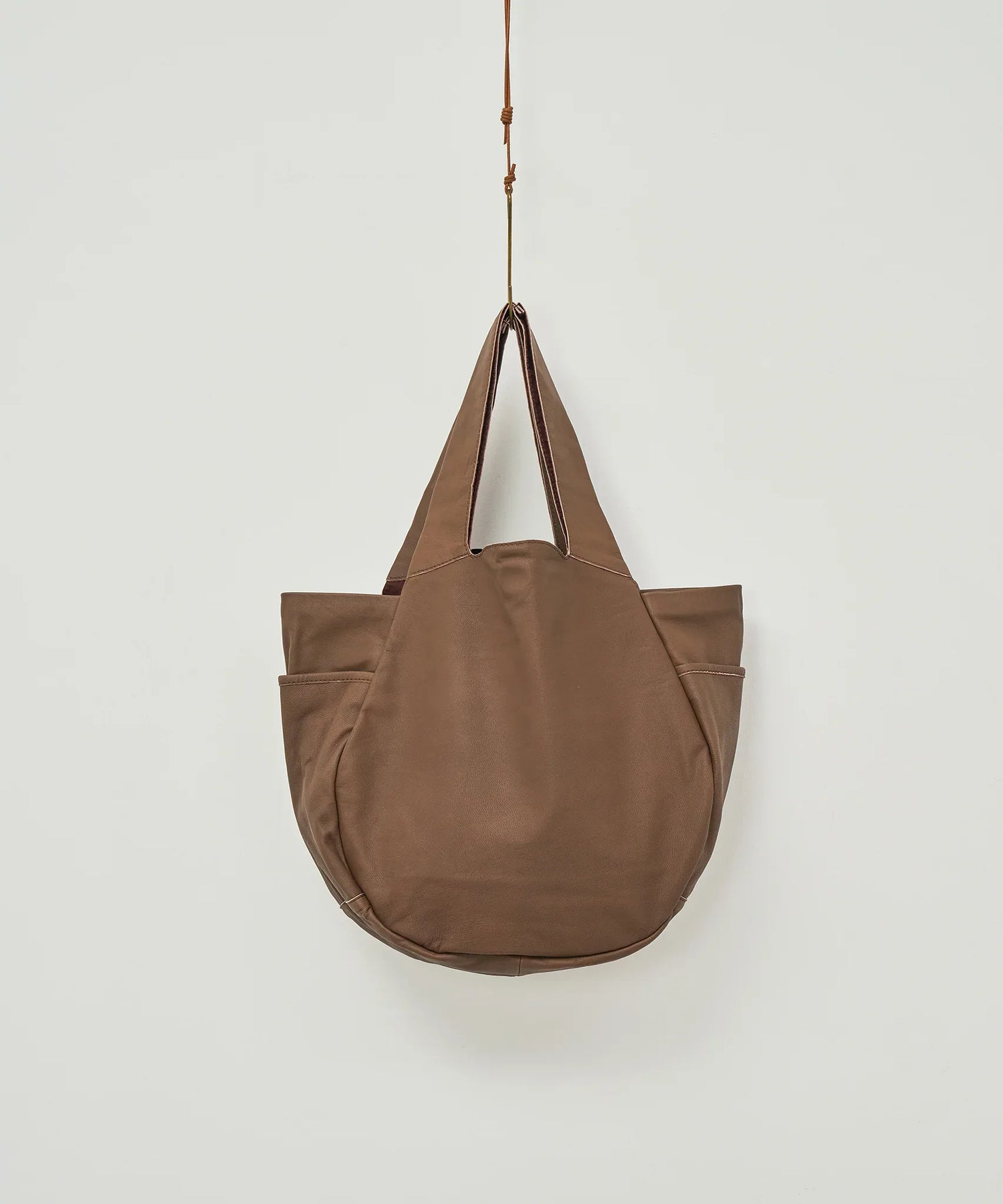 REN】《トートバッグ》軽くて柔らかい、大容量のレザートートバッグ