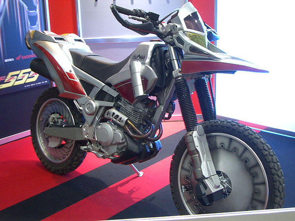 東京モーターサイクルショー04】仮面ライダー555の『オートバジン』も