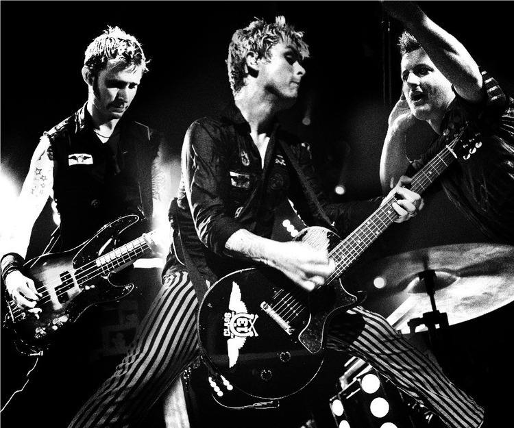 グリーン・デイのビリー、クラッシュのジョー・ストラマーの誕生日を