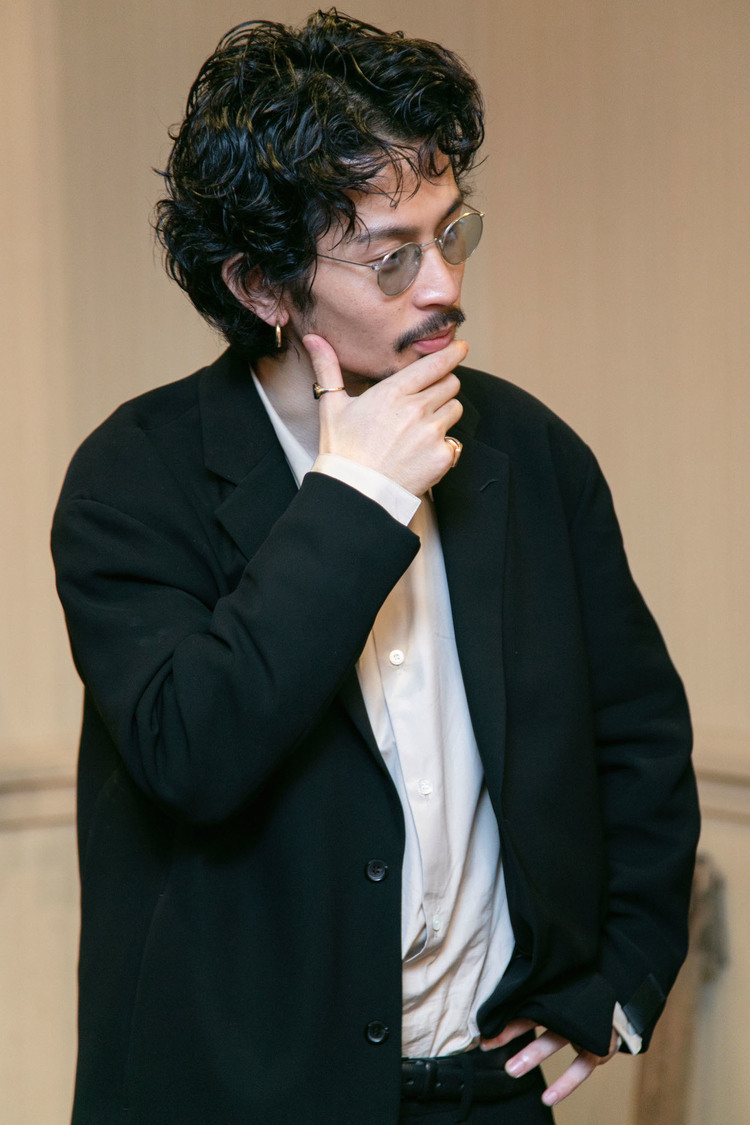 King Gnuの常田大希がN.HOOLYWOODのNYコレクションでチェロ演奏、直後