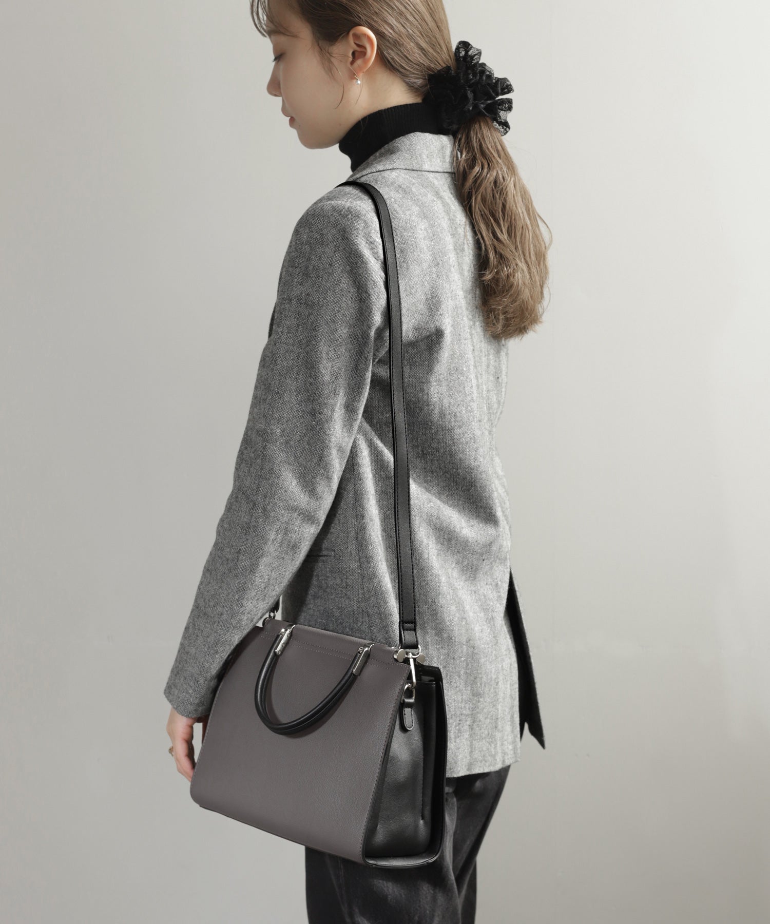 ANEMONE】バイカラーの​スクエア2WAYバッグ｜アネモネ・シエナロゼ