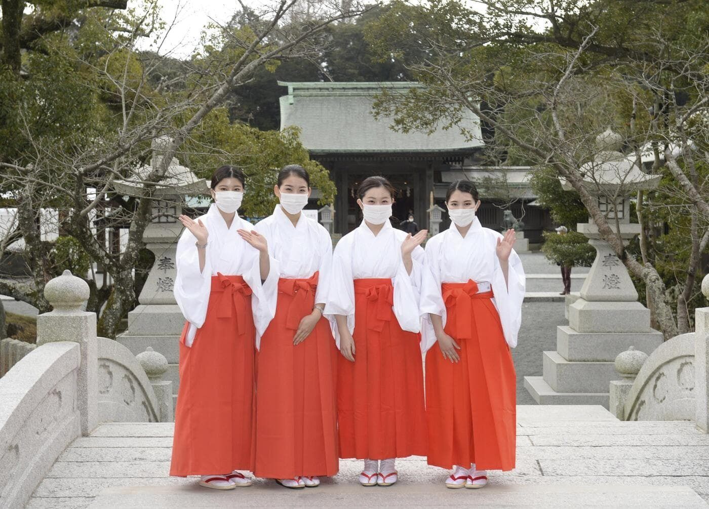 JALの人材が宗像市で活躍中！ 年始は巫女、特産品販売や観光地美化