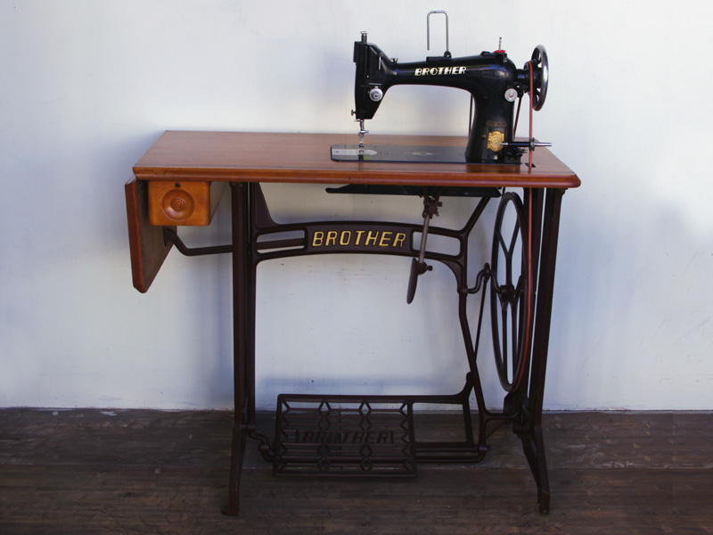 No.513 Brother TA1-618 ブラザー製 職業用足踏みミシンアンティーク