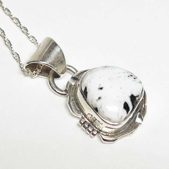 ナバホ族 ホワイトバッファローターコイズ ペンダントトップ