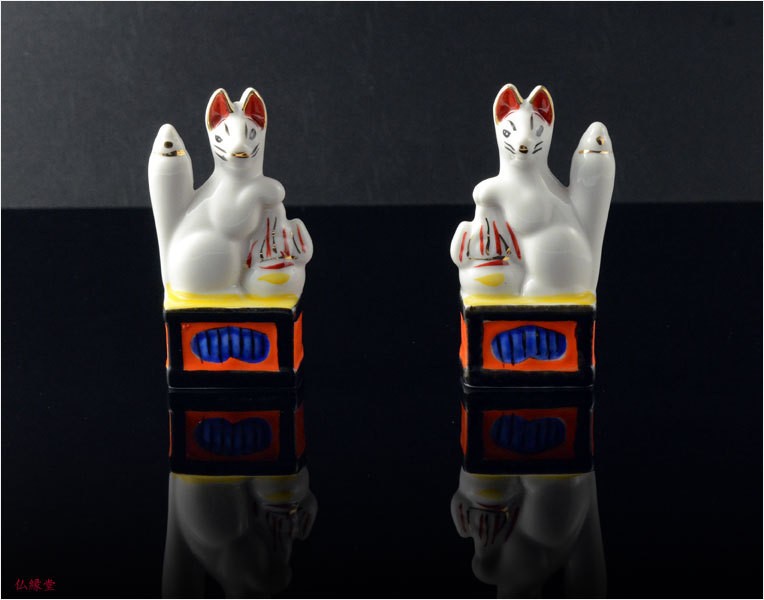 神具・稲荷社【陶器製眷属像：稲荷・狐 サイズ4.0寸（一対）】稲荷