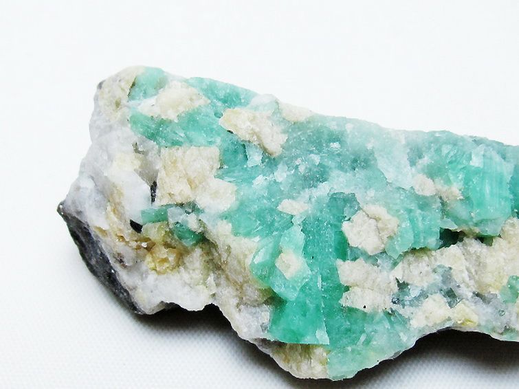 エメラルド 原石[t672-1401]