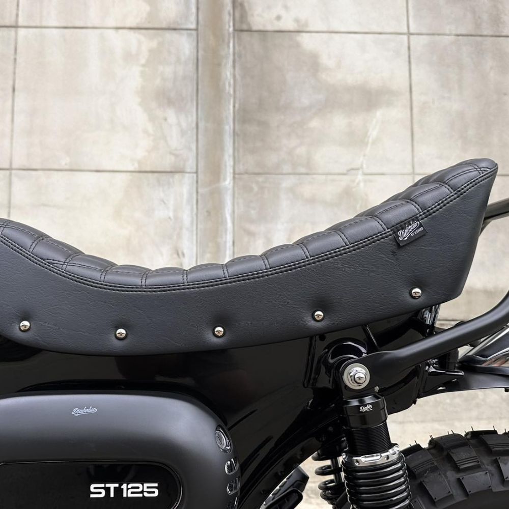Diabolus by K-SPEED ホンダ ダックス125用 ブラックシート DX079