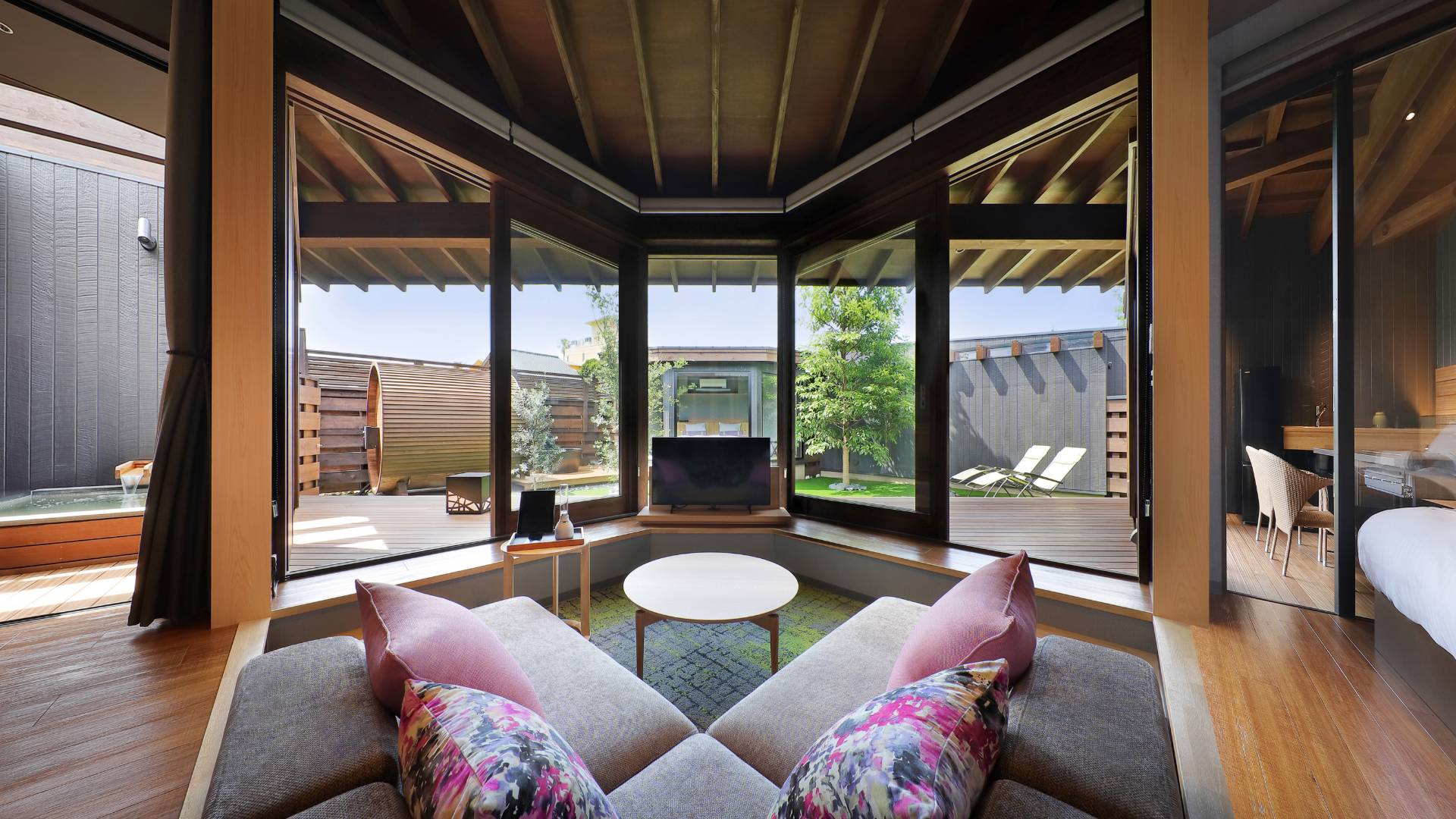 南房総・館山静寂なる海の畔に零れた五邸の花、別庭「雫花（しずか