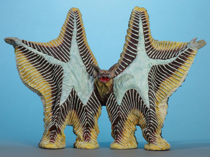 エクスプラスで人気の［大怪獣シリーズ］で「オイル怪獣ペスター」が