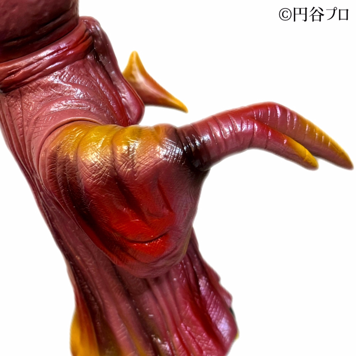 シマックスから「円盤生物」屈指の赤い暗殺者「ノーバ1期」が飛来