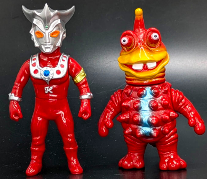 ショップ・arktz & DBA限定版としてMAXTOY製「ウルトラマンレオ