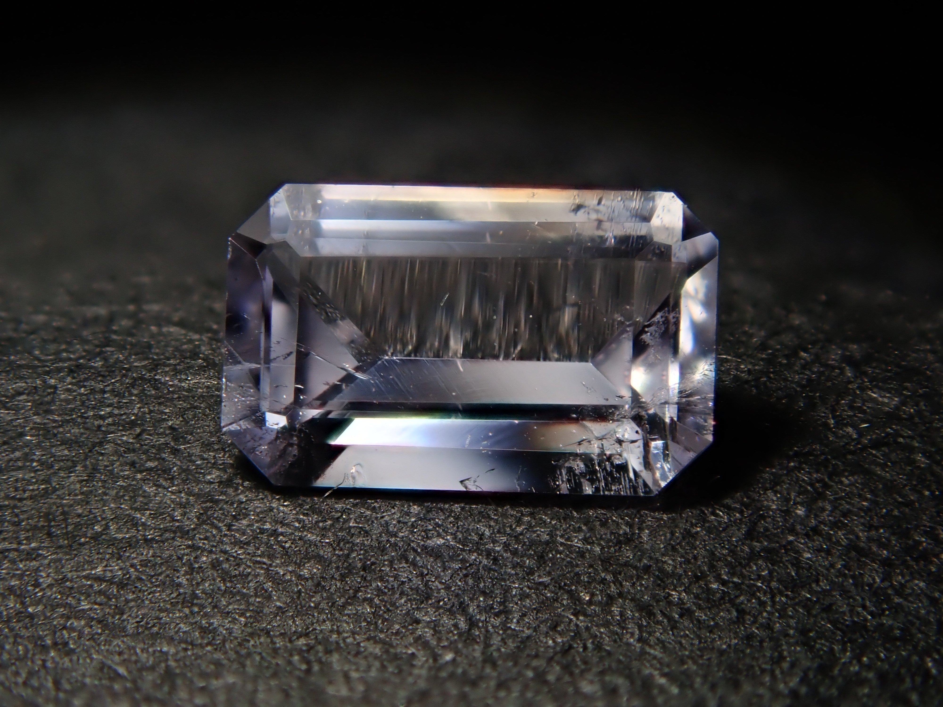 タンザニア産マグネシオアキシナイト 0.188ctルース