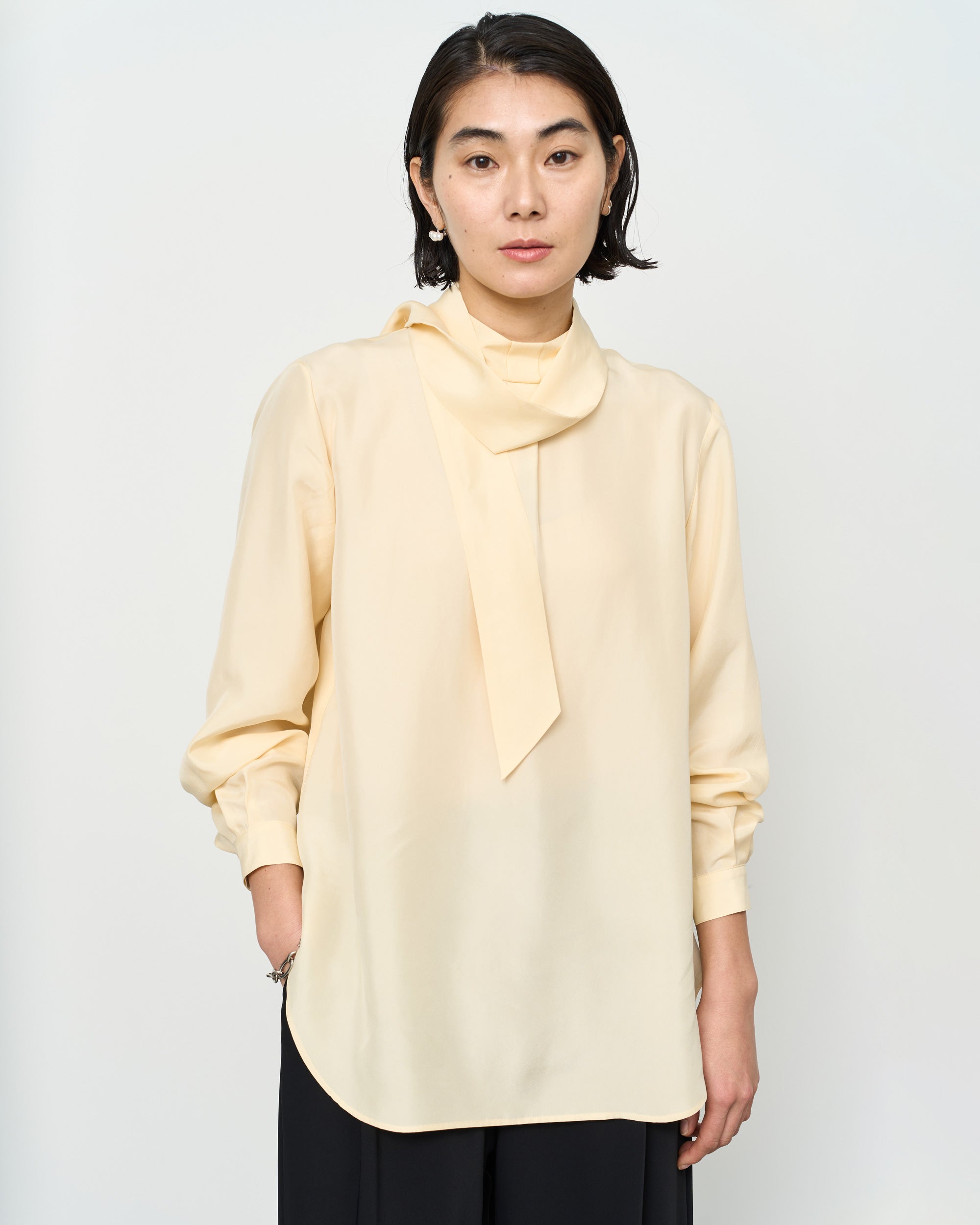 シルクボウタイブラウス - SOÉJU online store｜上質な大人の女性の