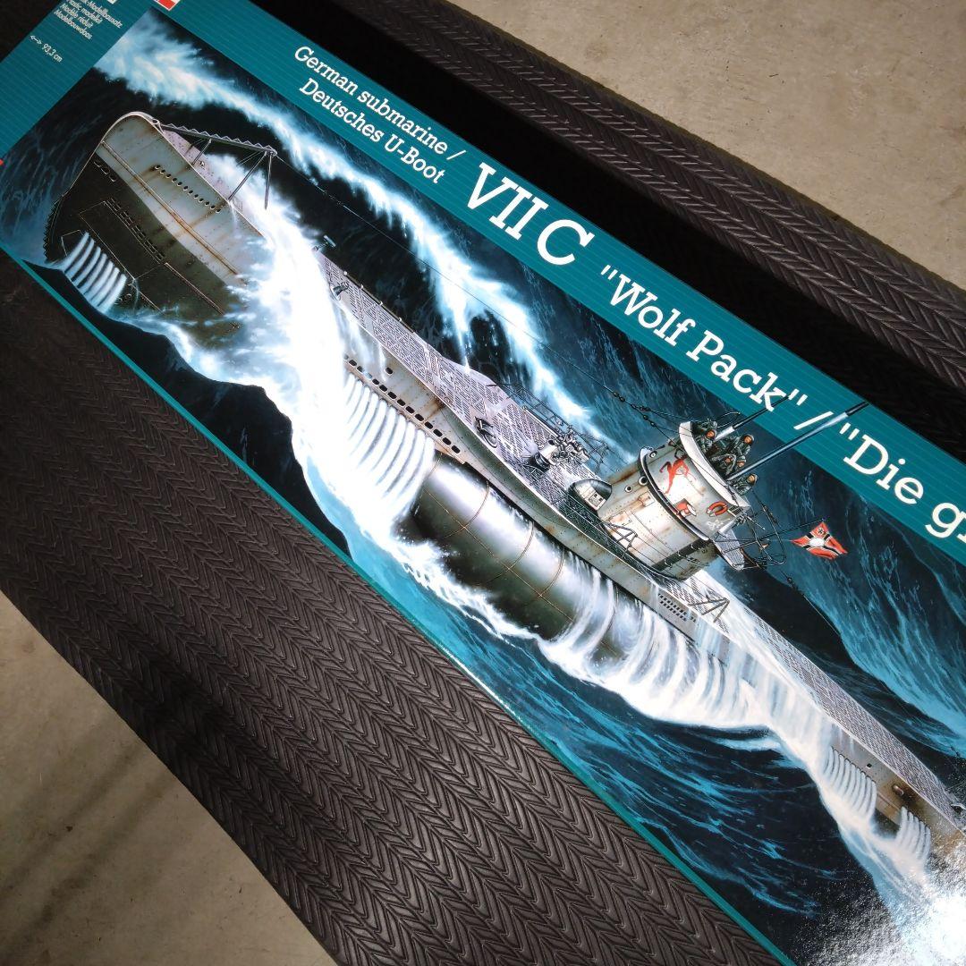 Revell レベル　1/72 Uボート　WolfPack Amazon.co.jp: ドイツレベル 05015 1/72 U-ボート ⅦC 
